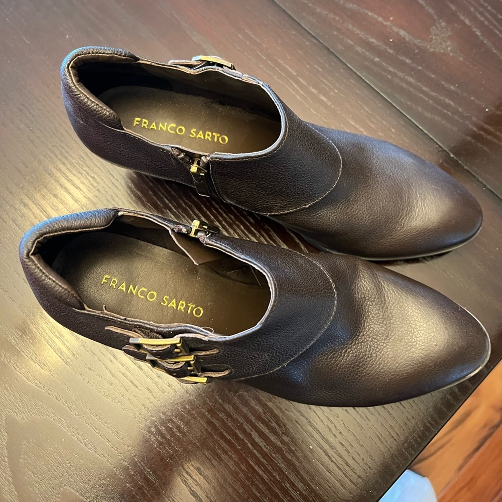 Franco Sarto brown ankle booties with gold buckles and inside zipper. BEAUTIFUL